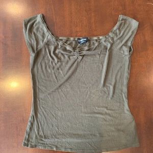 Bebe V-neck short sleeve tank top  size XS